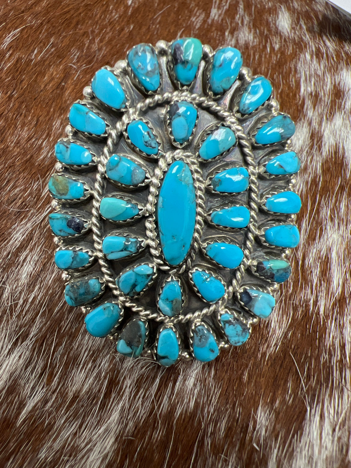 Oval cluster ring