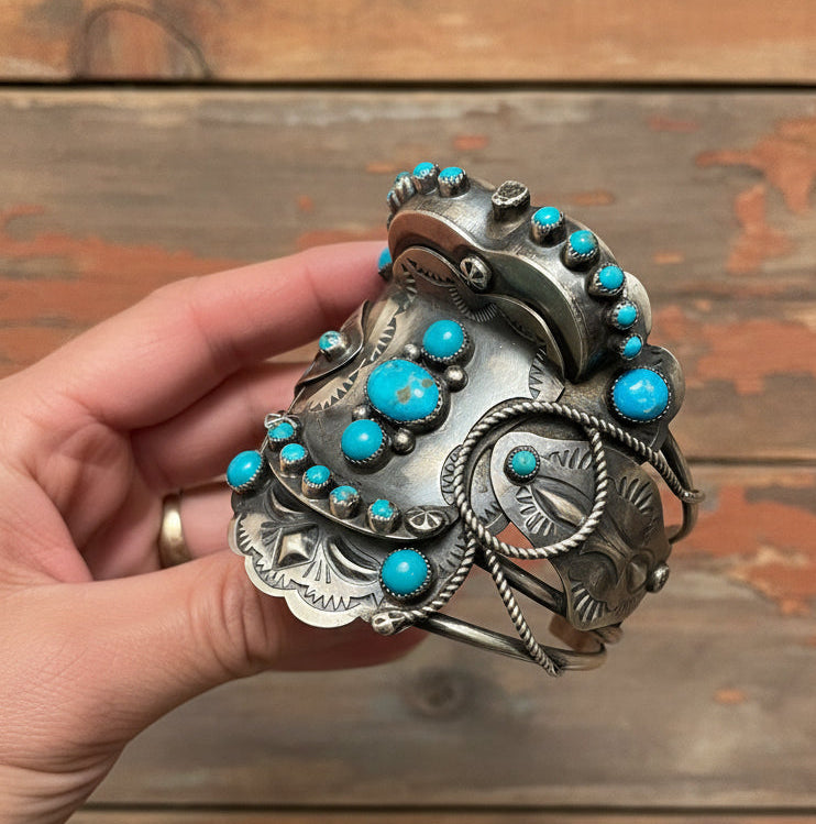 Saddle Cuff